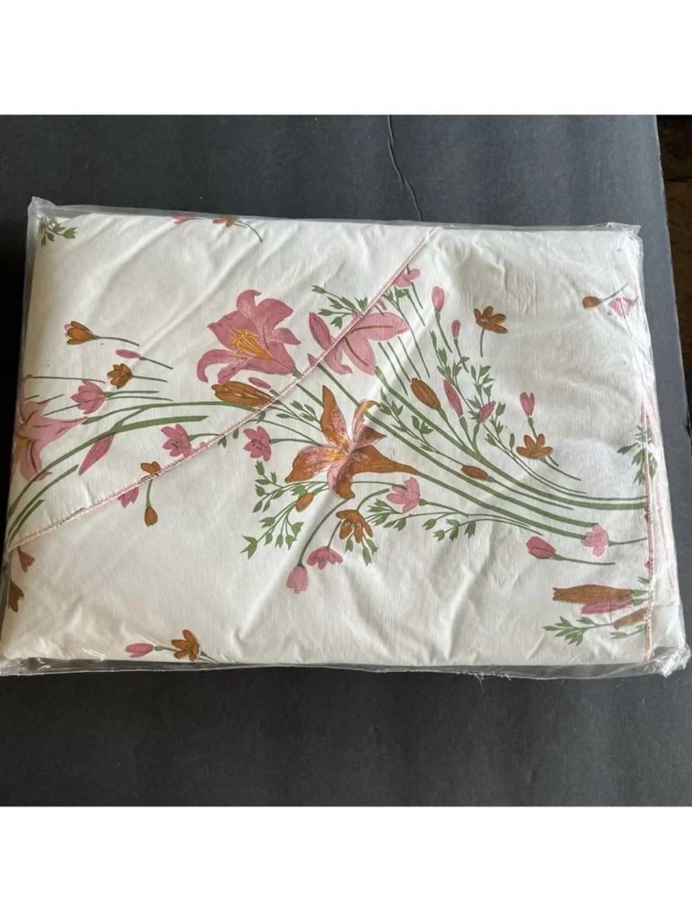Floating Gardens Vinyl Flannel Tablecloth Vintage 60” x 84” Lily Floral New Open